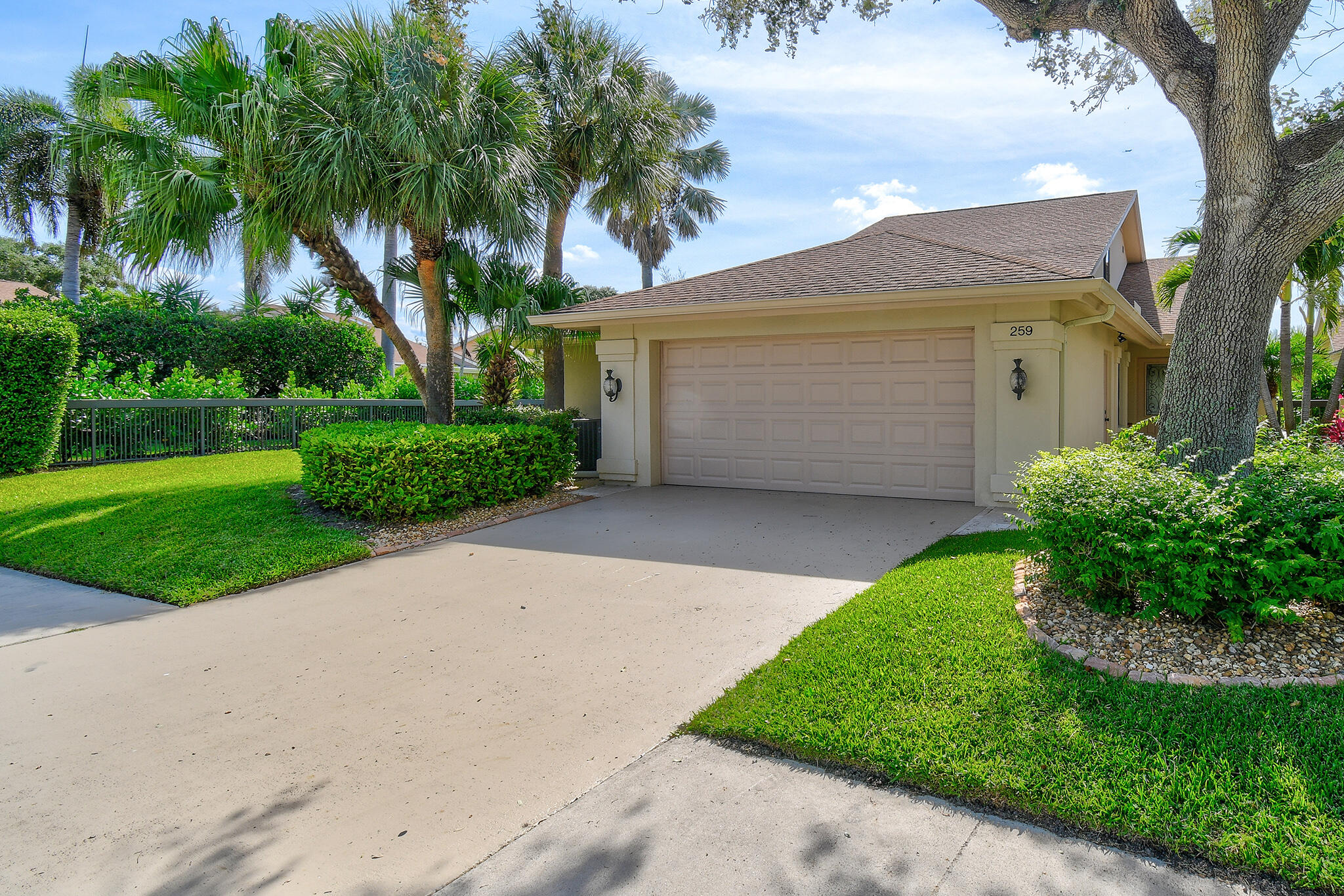 259 River Park Dr_05 Cropped - WEB