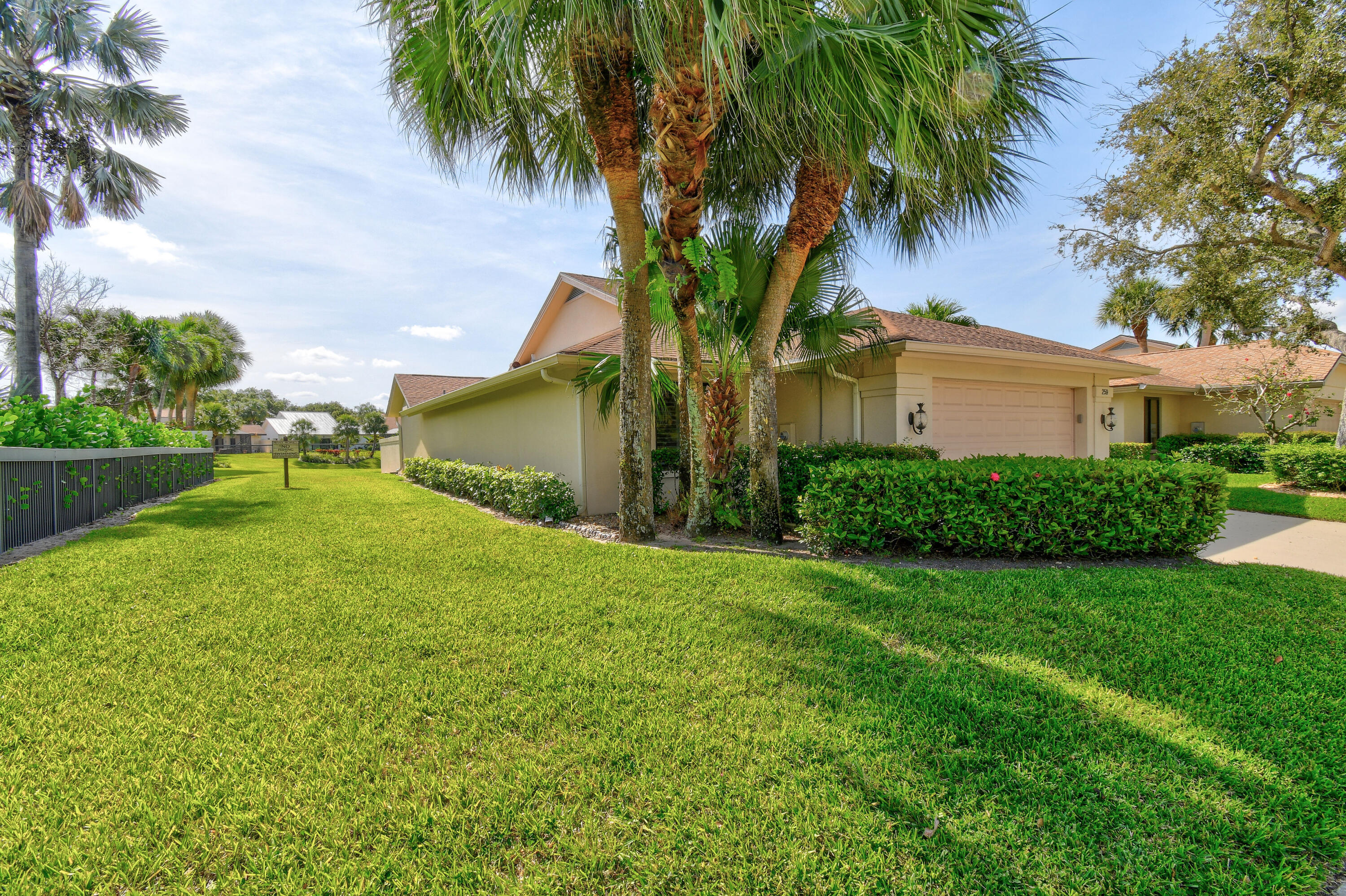 259 River Park Drive Jupiter, FL 33477 - Photo 2 of 39 259RiverParkDr_04