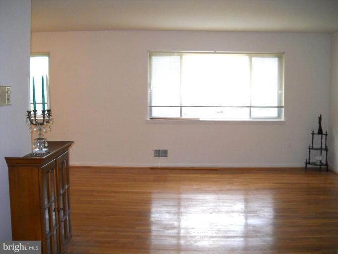 701 Cannon Road Silver Spring, MD 20904 - Photo 12 of 20 Living Room