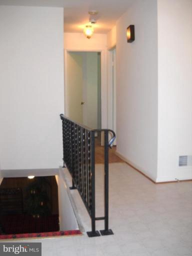701 Cannon Road Silver Spring, MD 20904 - Photo 10 of 20 Entrance / Foyer