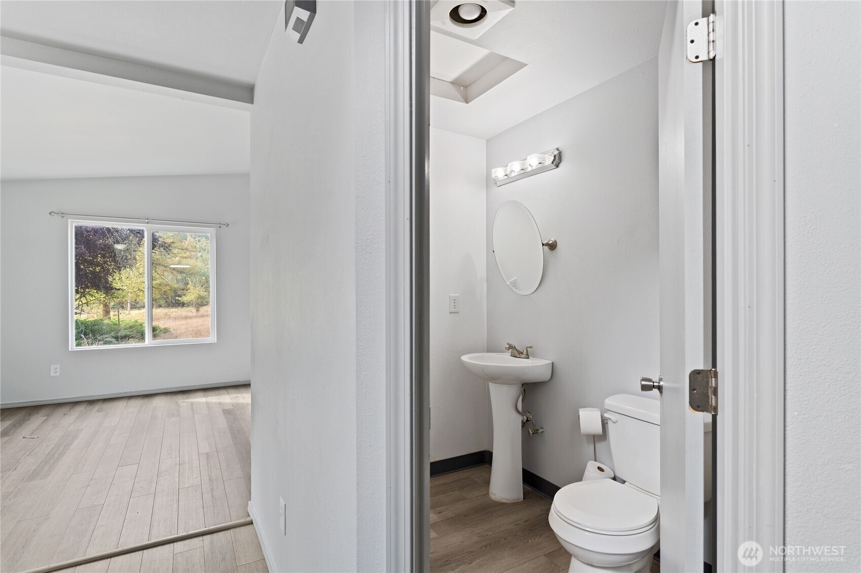 5151 East Pickering Road Shelton, WA 98584 - Photo 21 of 27 a bathroom with a toilet a sink and shower