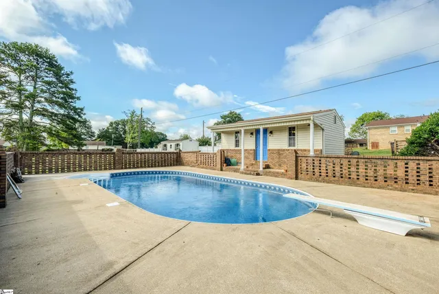 $325,000 | 7 Lisa Drive, Williamston, SC 29697