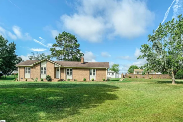 $325,000 | 7 Lisa Drive, Williamston, SC 29697
