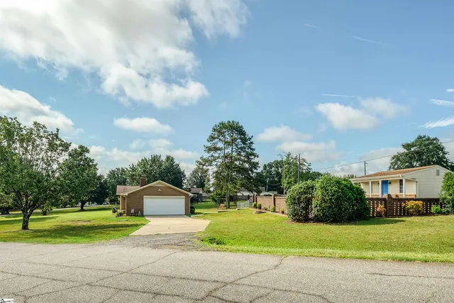 $325,000 | 7 Lisa Drive, Williamston, SC 29697