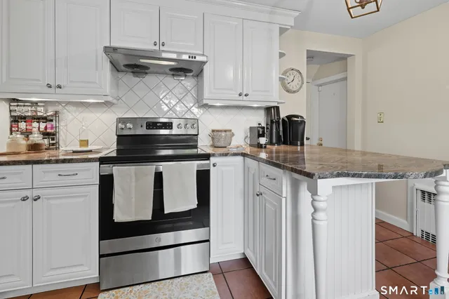 $3,500 | 104 Bentwood Road, West Hartford, CT 06107