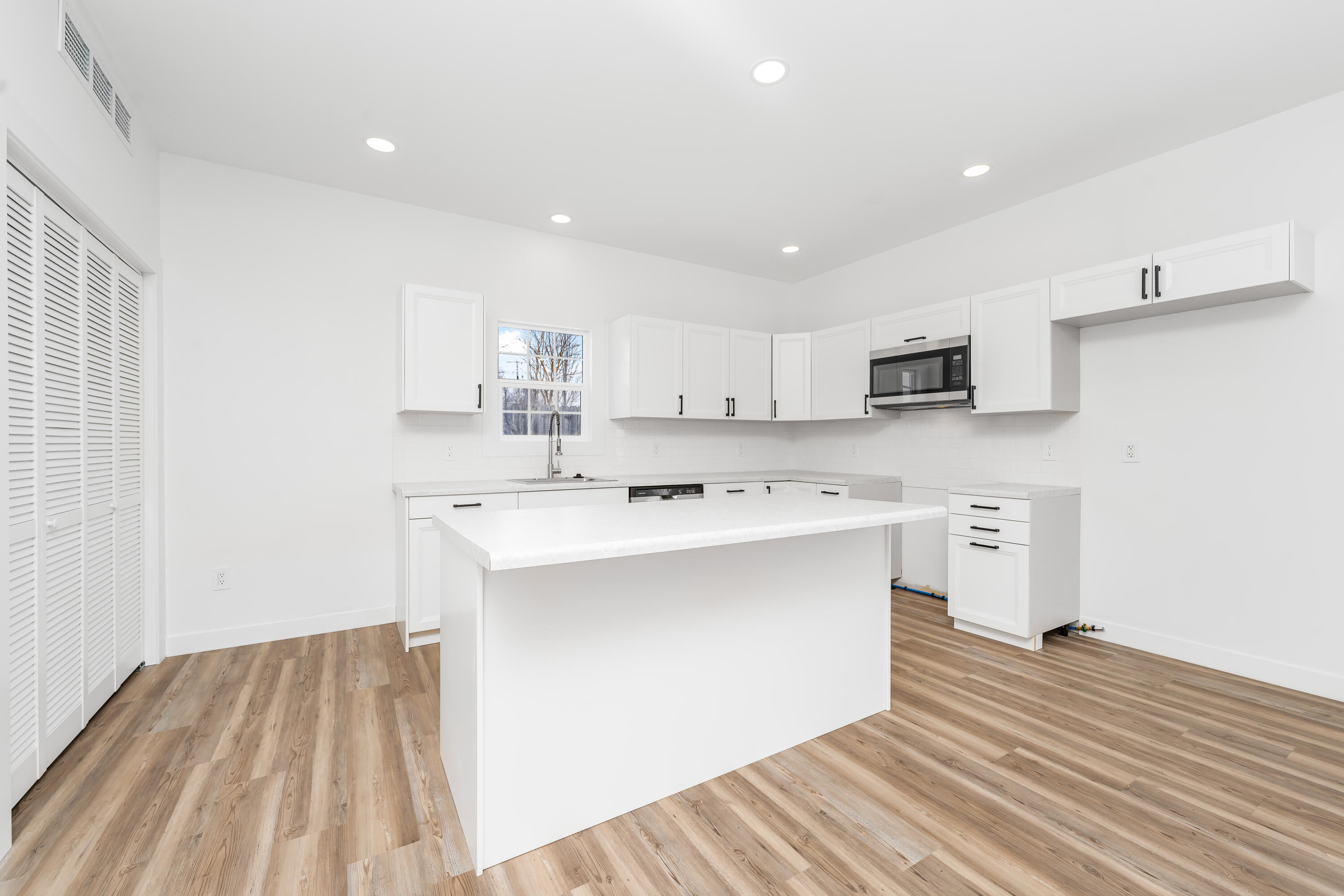 180 South Snyder Street Marcellus, MI 49067 - Photo 8 of 24 DSC02846