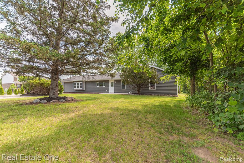 912 North Wixom Road Wixom, MI 48393 - Photo 1 of 49