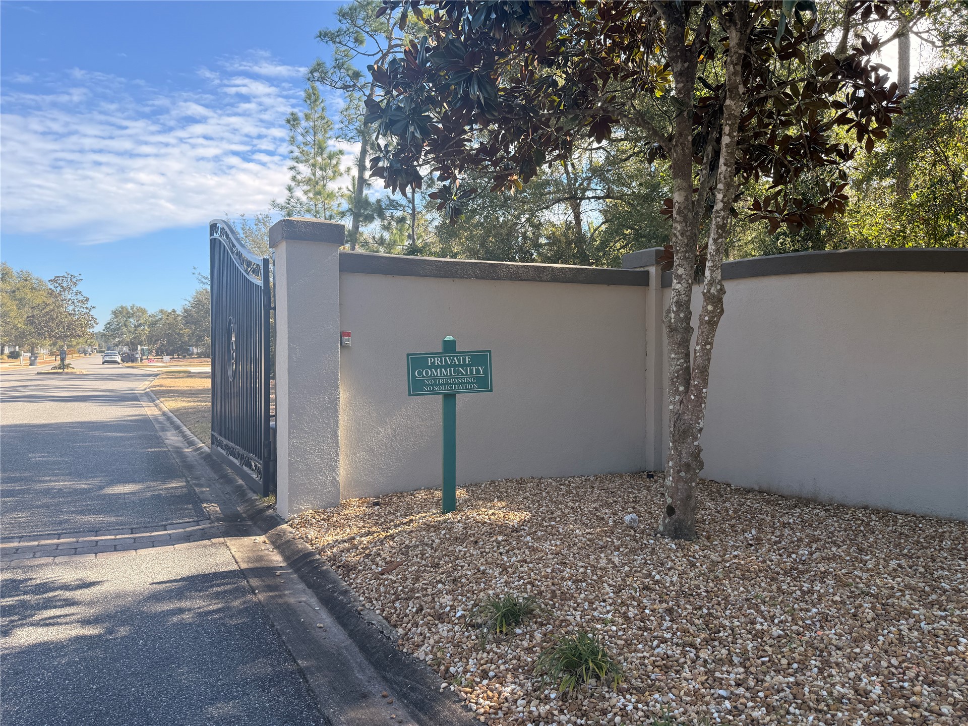 96076 Captains Pointe Road Yulee, FL 32097 - Photo 10 of 11 a backyard of a house