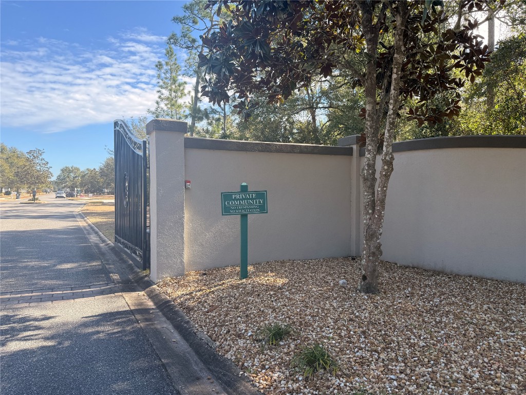 96076 Captains Pointe Road Yulee, FL 32097 - Photo 10 of 11 a backyard of a house