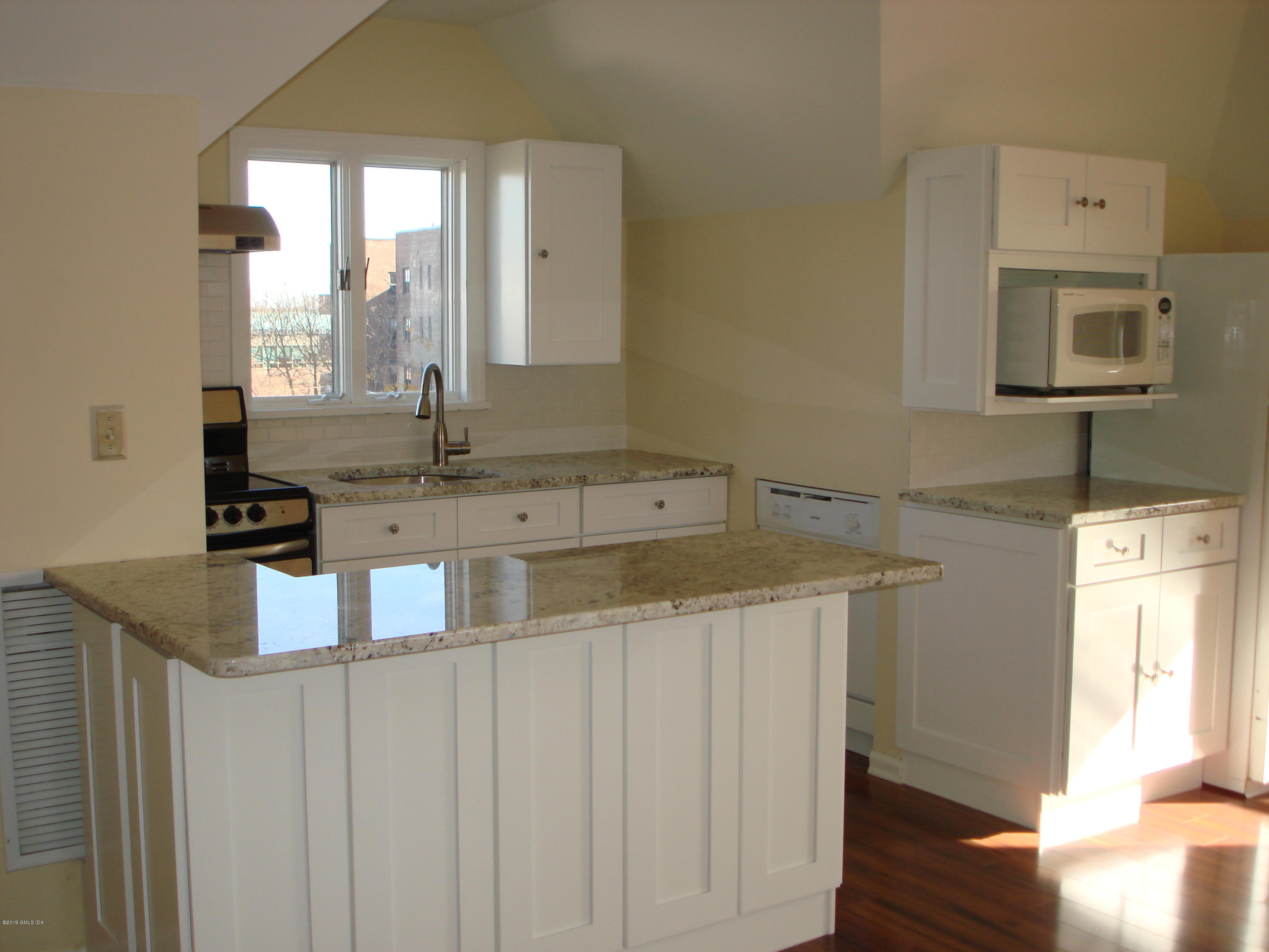 25 Field Point Road Greenwich, CT 06830 - Photo 2 of 5 DSC08484
