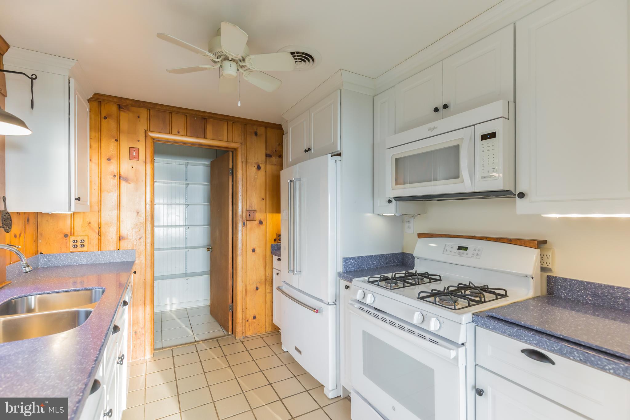 4144 School Road Broomes Island, MD 20615 - Photo 24 of 45 Updated Kitchen - gas cooking, ceramic tiles