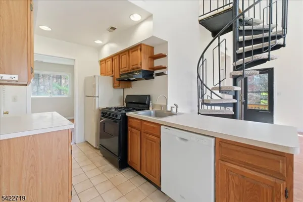 $2,295 | 8 Augusta Drive, Unit 8, Vernon, NJ 07462