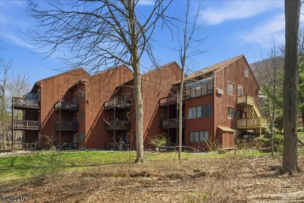 $2,295 | 8 Augusta Drive, Unit 8, Vernon, NJ 07462