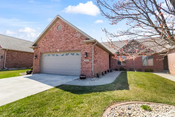 $389,900 | 1915 Dunraven Road, Bloomington, IL 61704