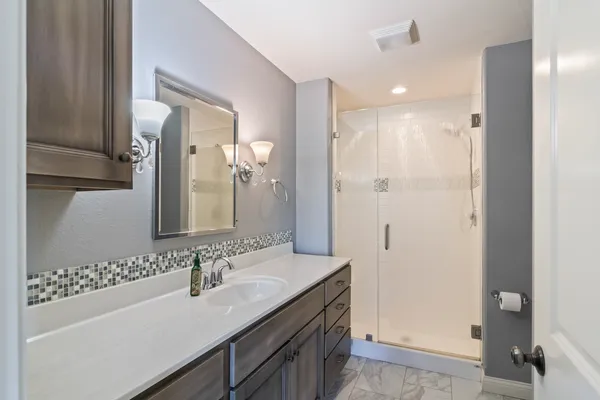 $389,900 | 1915 Dunraven Road, Bloomington, IL 61704