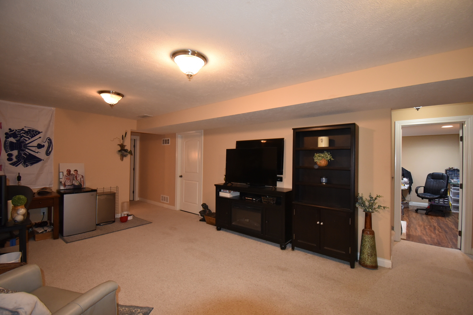 1915 Dunraven Road Bloomington, IL 61704 - Photo 20 of 26 a living room with furniture and a flat screen tv