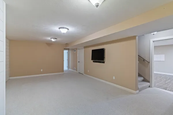 $389,900 | 1915 Dunraven Road, Bloomington, IL 61704