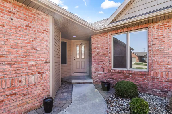 $389,900 | 1915 Dunraven Road, Bloomington, IL 61704