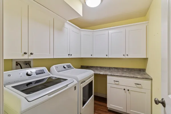 $389,900 | 1915 Dunraven Road, Bloomington, IL 61704