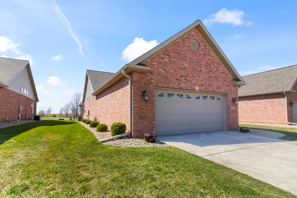 $389,900 | 1915 Dunraven Road, Bloomington, IL 61704