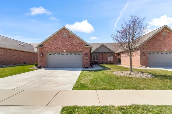 $389,900 | 1915 Dunraven Road, Bloomington, IL 61704