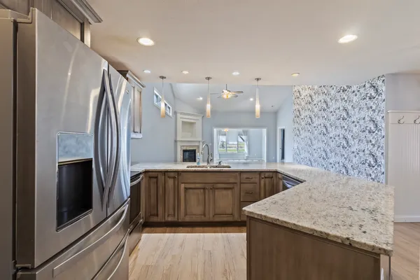 $389,900 | 1915 Dunraven Road, Bloomington, IL 61704