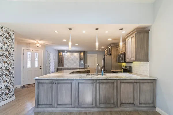 $389,900 | 1915 Dunraven Road, Bloomington, IL 61704