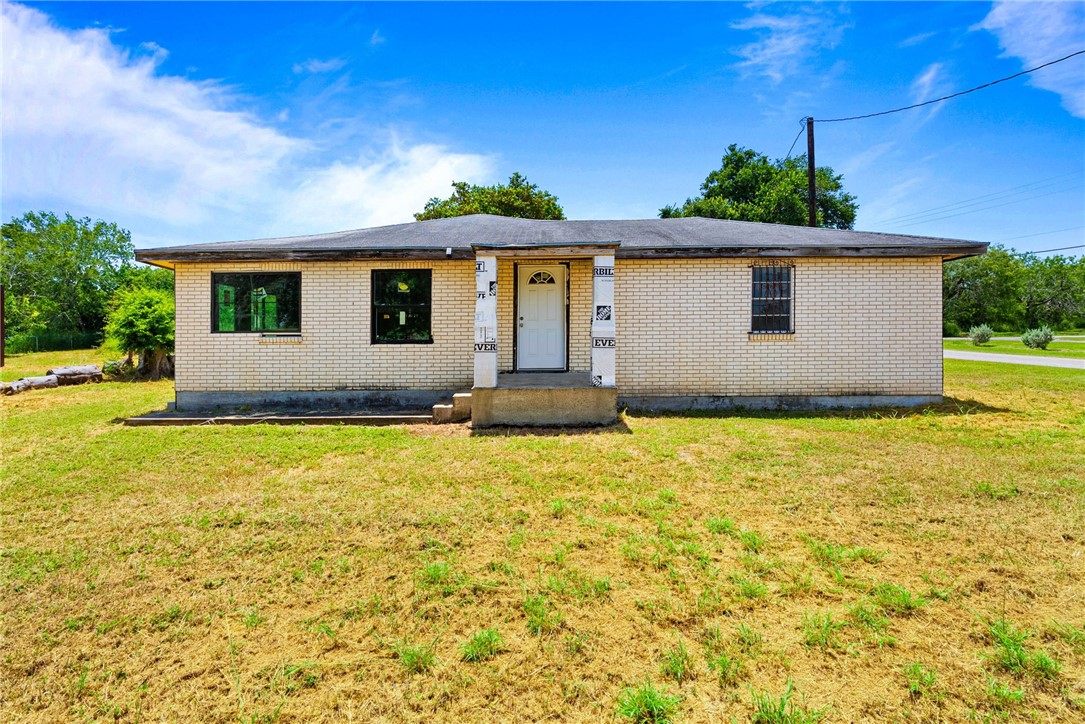 133 Lake Street Mathis, TX 78368 - Photo 2 of 17