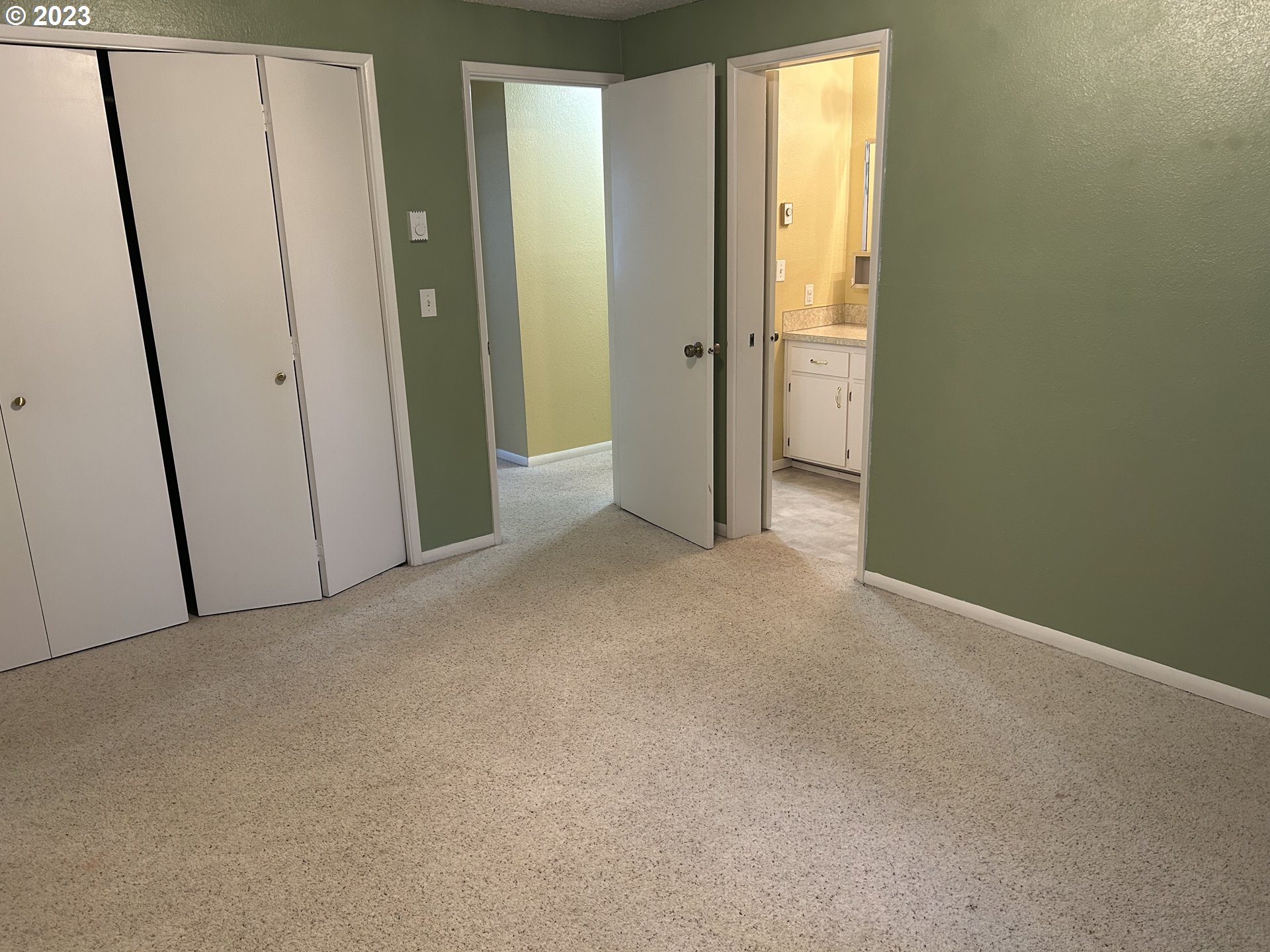 6558 Thurston Road Springfield, OR 97478 - Photo 14 of 26 an empty room with window