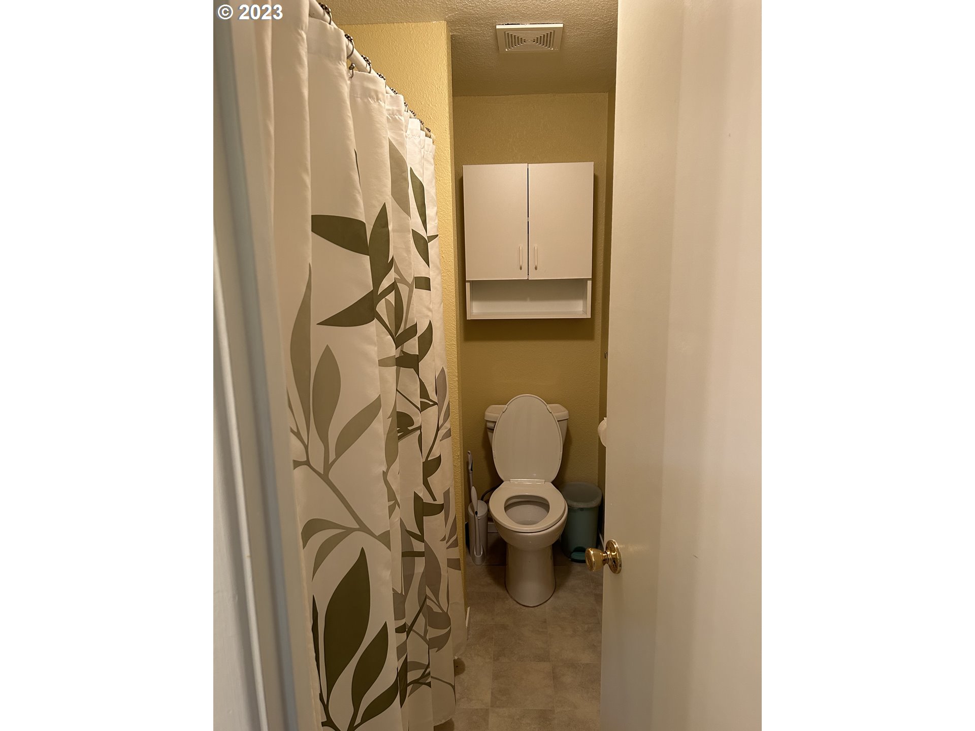 6558 Thurston Road Springfield, OR 97478 - Photo 19 of 26 a bathroom with a toilet and shower