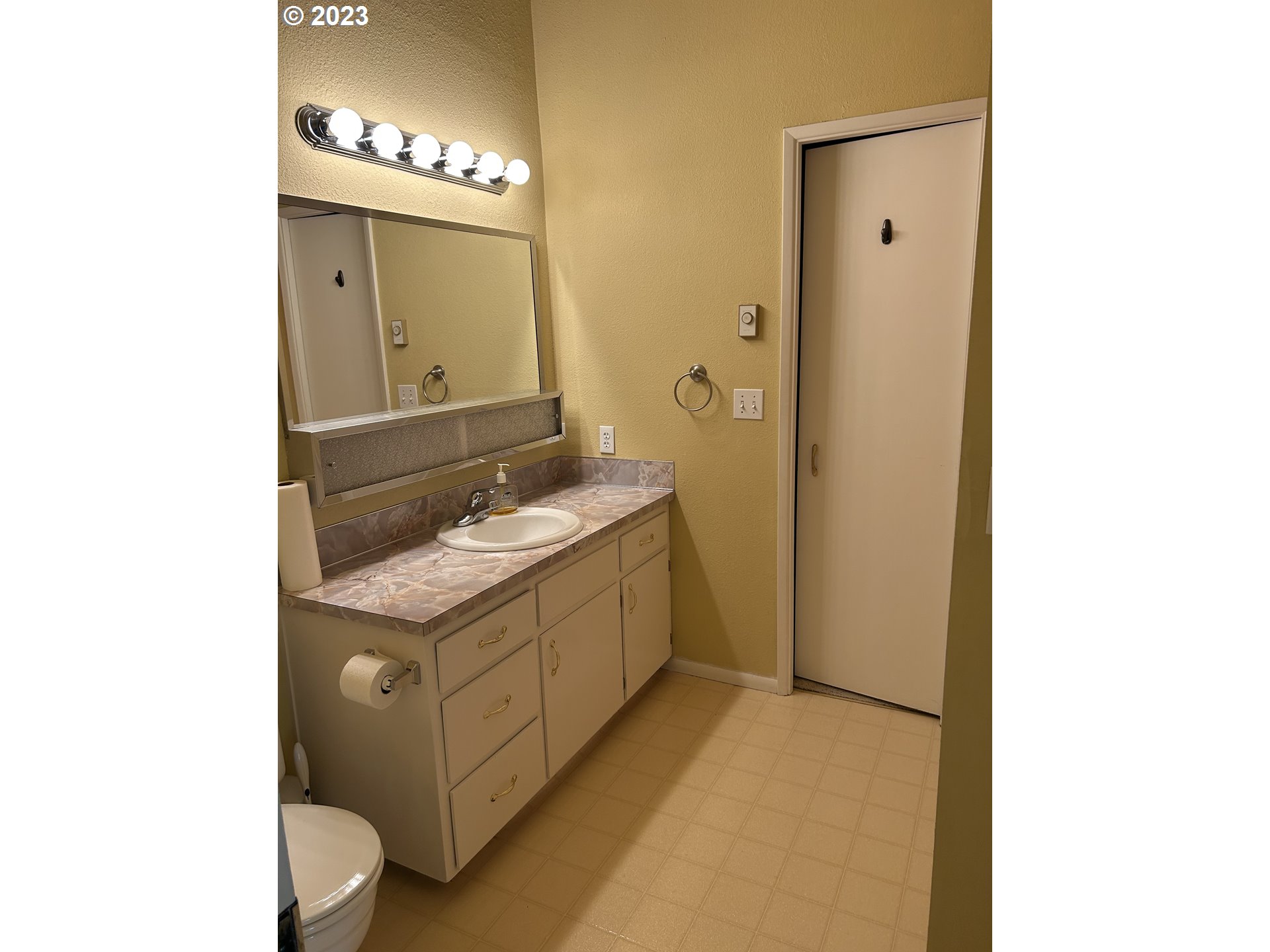 6558 Thurston Road Springfield, OR 97478 - Photo 9 of 26 a bathroom with a sink and a mirror