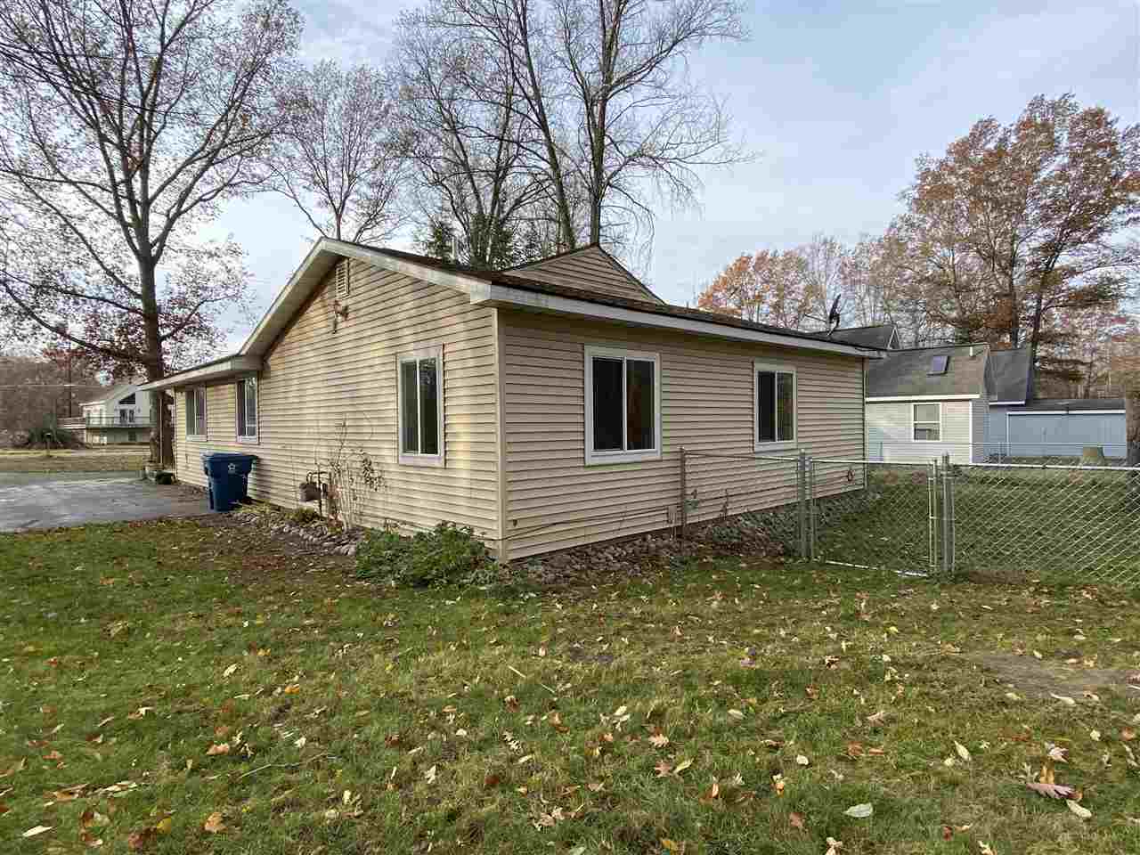 4734 School Road Roscommon, MI 48653 - Photo 5 of 31 1894940-4.JPG