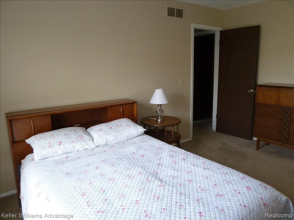 42460 Saratoga Road, Unit 9 Canton, MI 48187 - Photo 18 of 22 Master 3