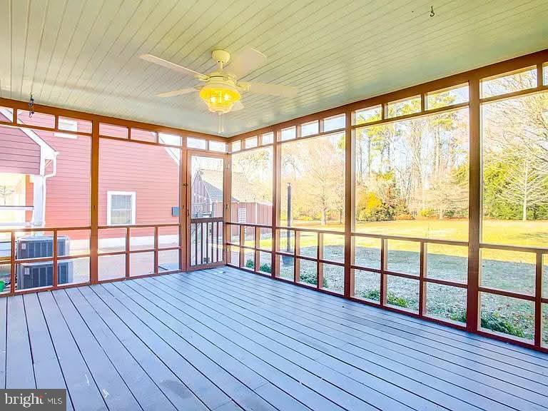 12148 Atlantic Road Temperanceville, VA 23442 - Photo 20 of 30 a view of wooden floor in a balcony