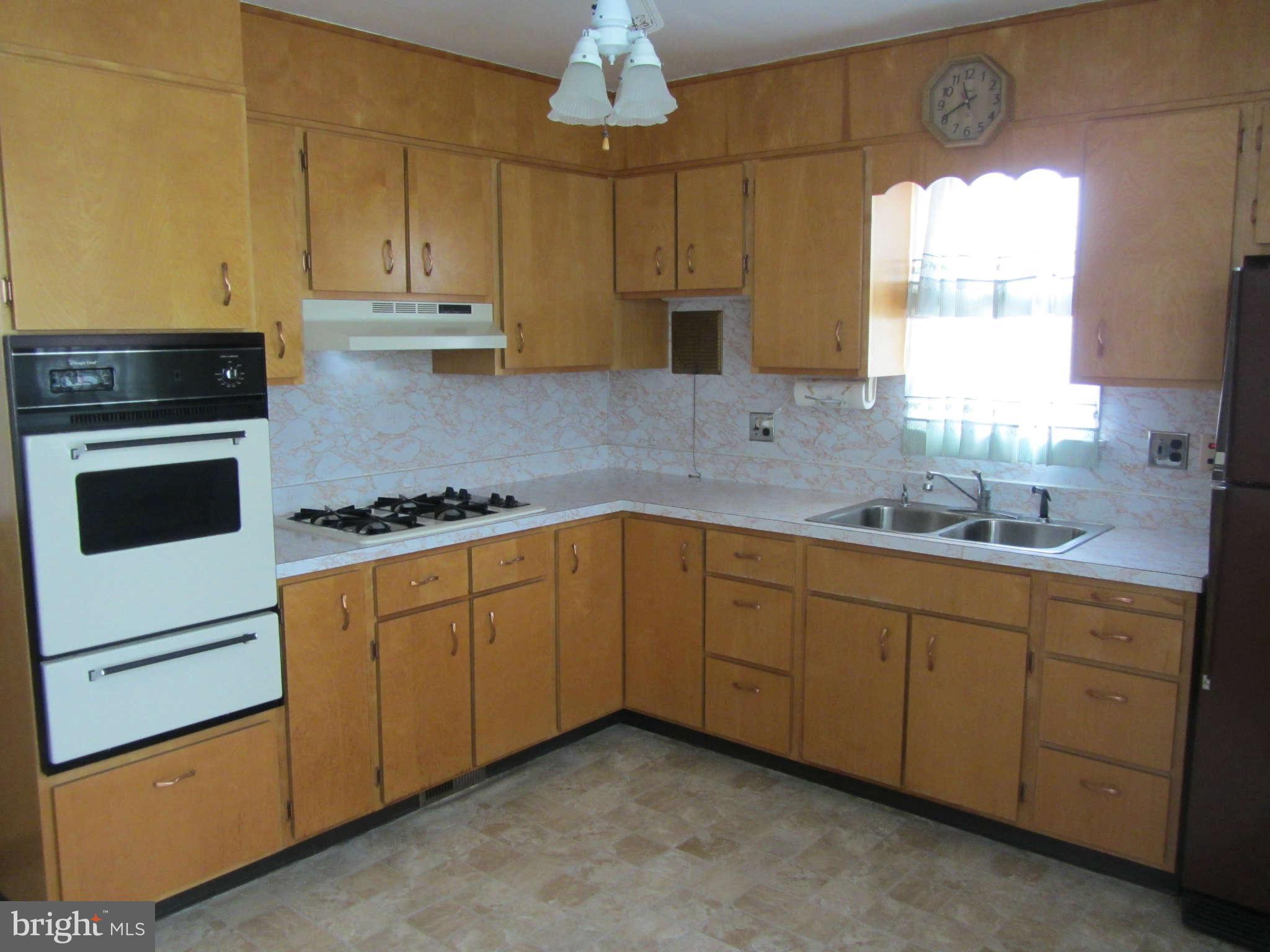 4603 Raspe Avenue Baltimore, MD 21206 - Photo 2 of 16 Kitchen