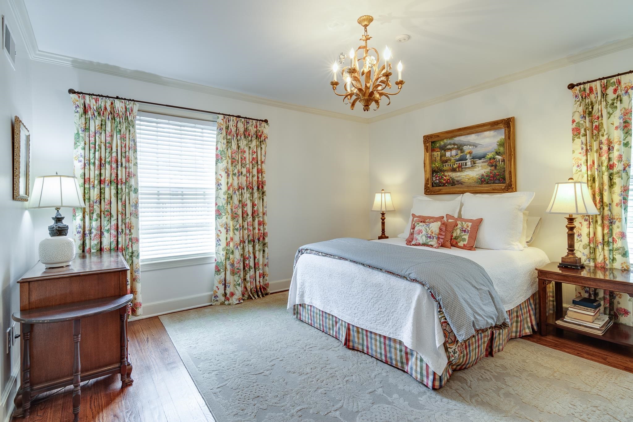 263 North Rose Road Memphis, TN 38117 - Photo 15 of 25 a spacious bedroom with a bed and chair