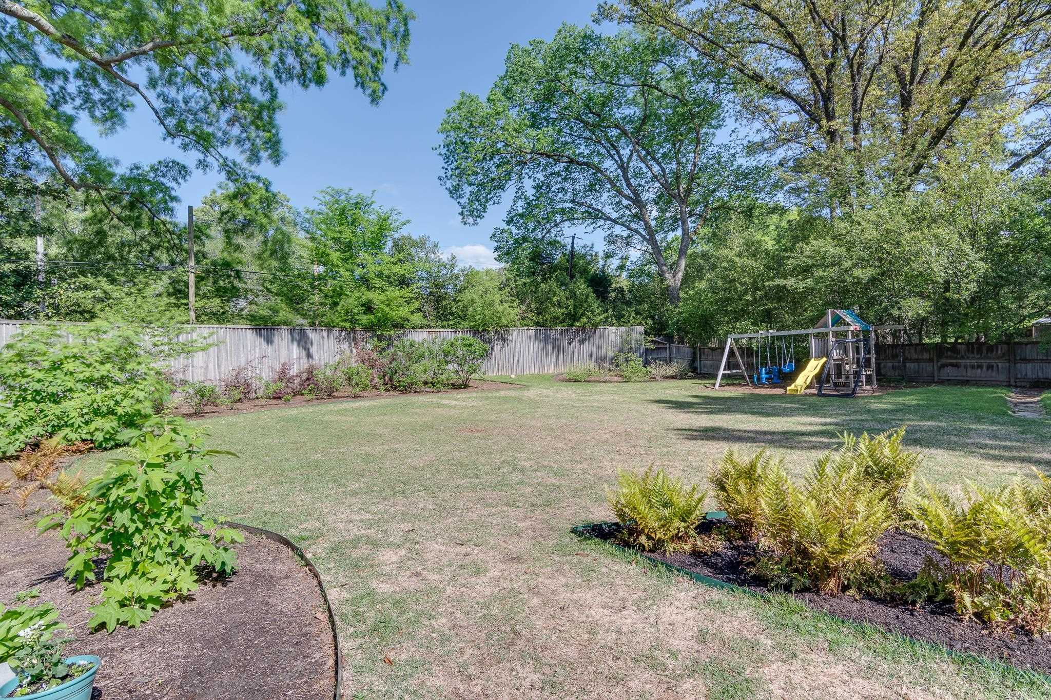 263 North Rose Road Memphis, TN 38117 - Photo 24 of 25 a view of a garden with trees