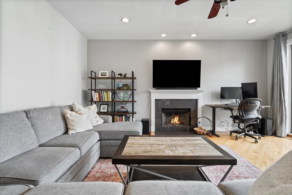 1541 West Chestnut Street, Unit 2 Chicago, IL 60642 - Photo 4 of 20