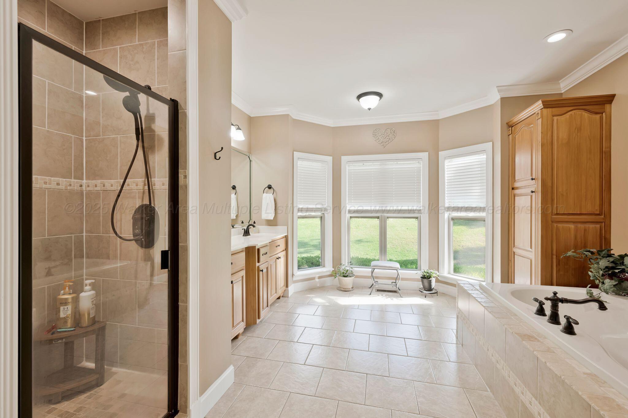 336 Hidden Way Jasper, AL 35503 - Photo 20 of 47 Master Bathroom