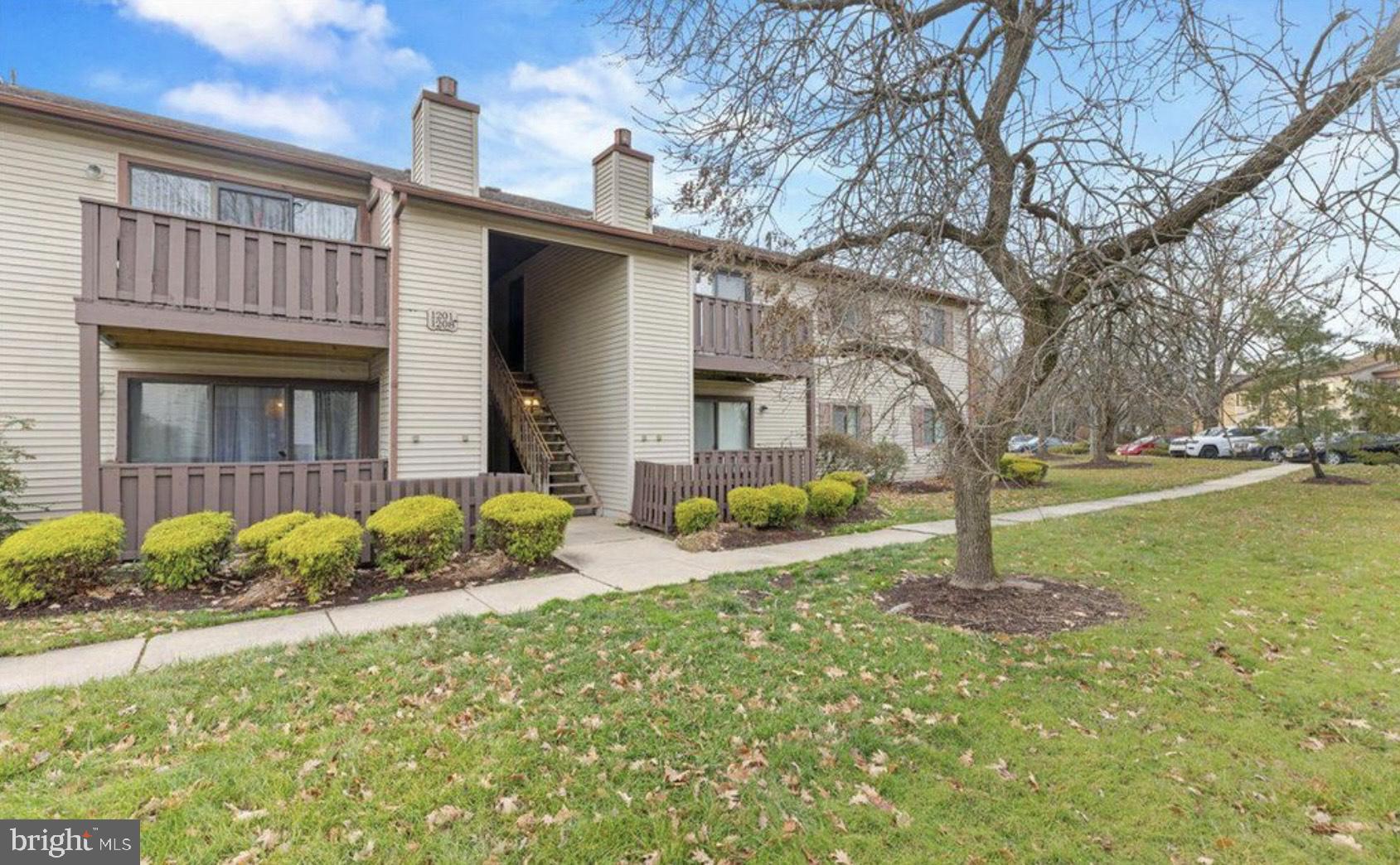 Entrance with Condo Deck on the 2nd Floor Middle