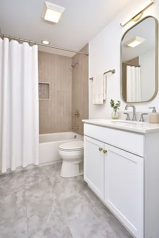 $299,900 | 9396 Landings Lane, Unit 406, Des Plaines, IL 60016