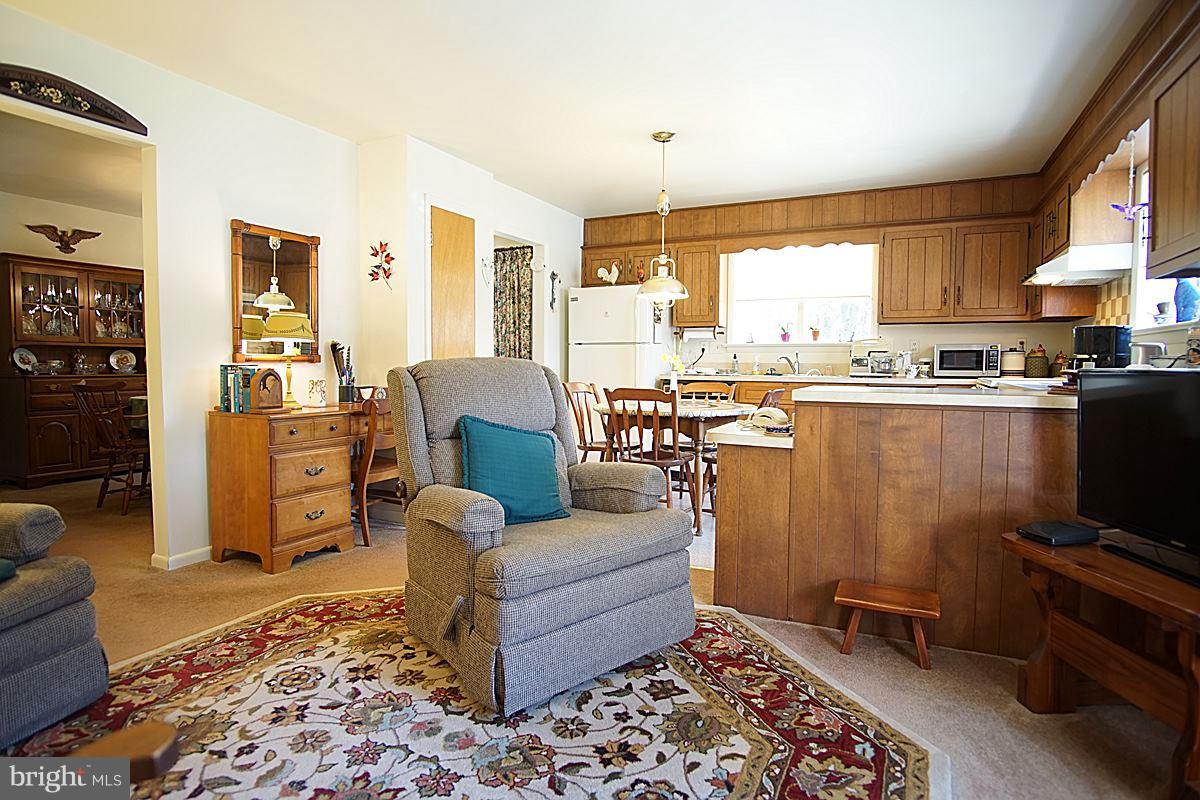 22930 Shiloh Church Road Boyds, MD 20841 - Photo 7 of 27 Family Room