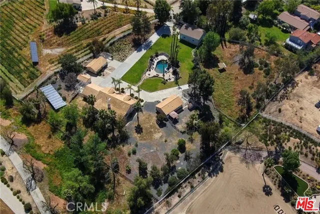 an aerial view of a house having yard
