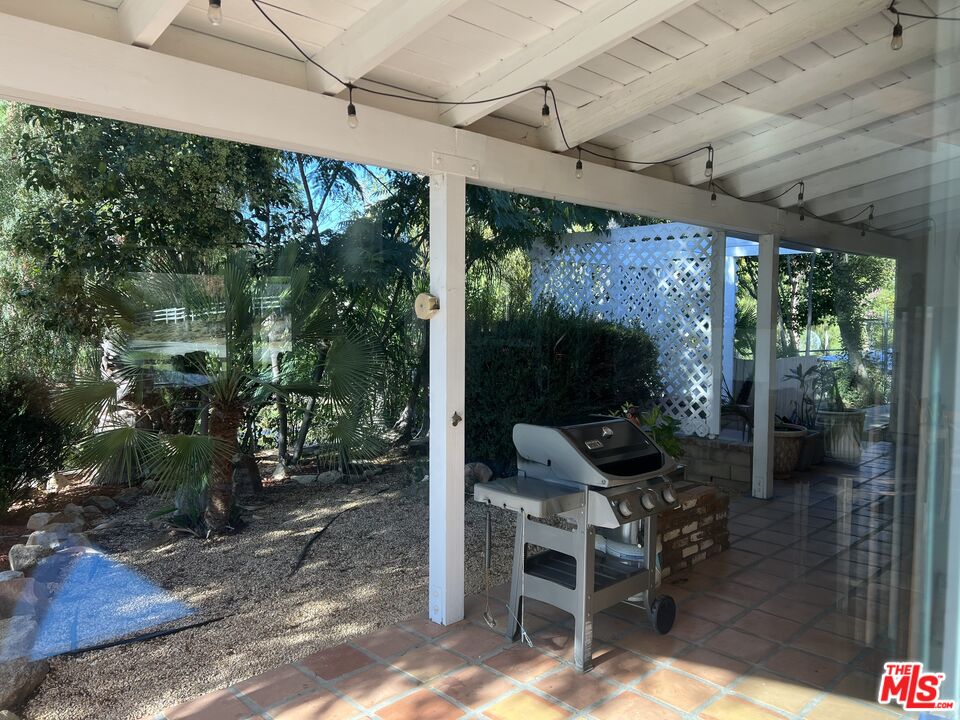 37200 Glen Oaks Road, Unit 3 Temecula, CA 92592 - Photo 20 of 42 a view of a patio with a dining table and chairs