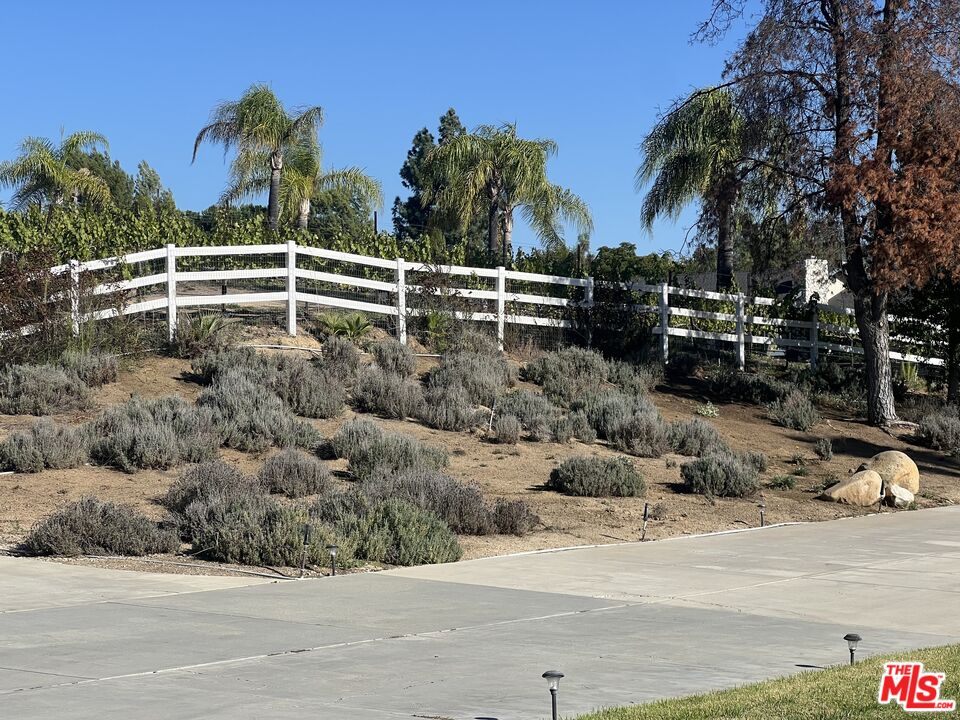 37200 Glen Oaks Road, Unit 3 Temecula, CA 92592 - Photo 22 of 42 a view of a backyard