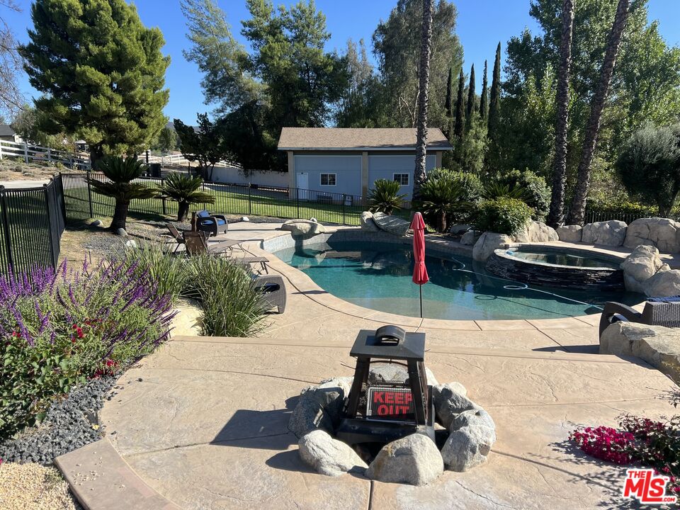 37200 Glen Oaks Road, Unit 3 Temecula, CA 92592 - Photo 34 of 42 a view of a backyard with sitting area and furniture