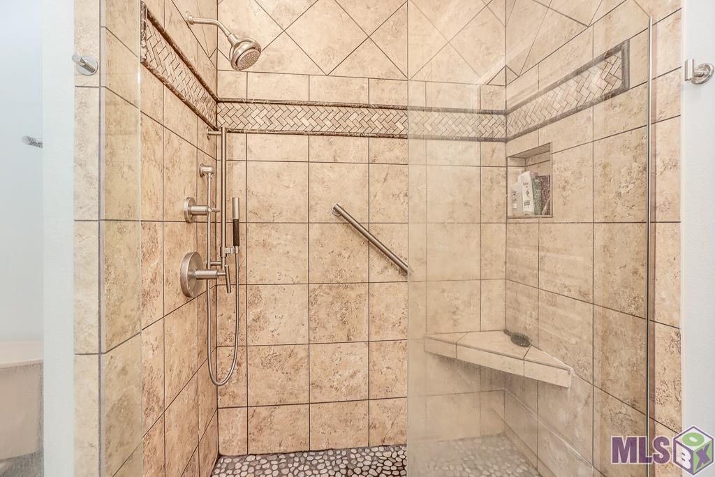 7707 Bluebonnet Boulevard, Unit 307 Baton Rouge, LA 70810 - Photo 17 of 26