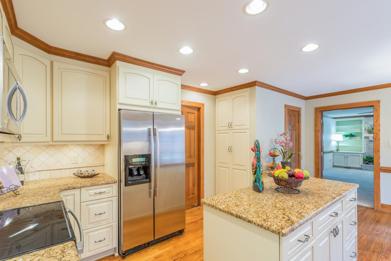 Granite counters, tile backsplash, under cabinet lighting, center island. Pantry closet and cabinet pantry, beautiful cabinets. Kitchen