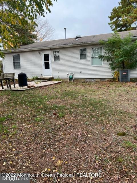 282 Privateer Road Manahawkin, NJ 08050 - Photo 16 of 18 a view of a house with backyard and sitting area