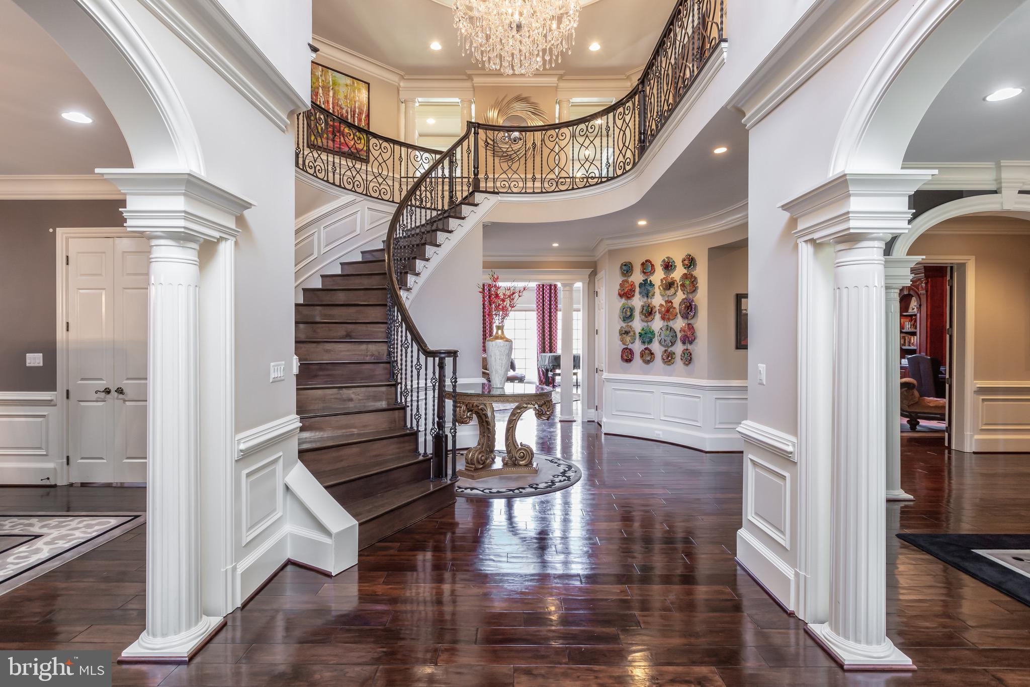 8548 A Georgetown Pike McLean, VA 22102 - Photo 4 of 49 Entryway